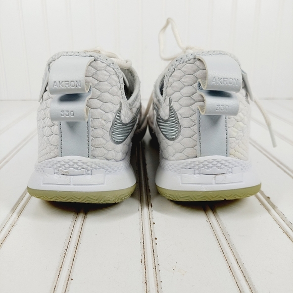 Nike LeBron Witness 3  White Chrome Lace Up Athletic Sneakers D295 - Picture 6 of 12